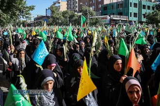 گلباران حرم مطهر رضوی در سالروز ولادت حضرت معصومه&lrm; (سلام الله علیها)