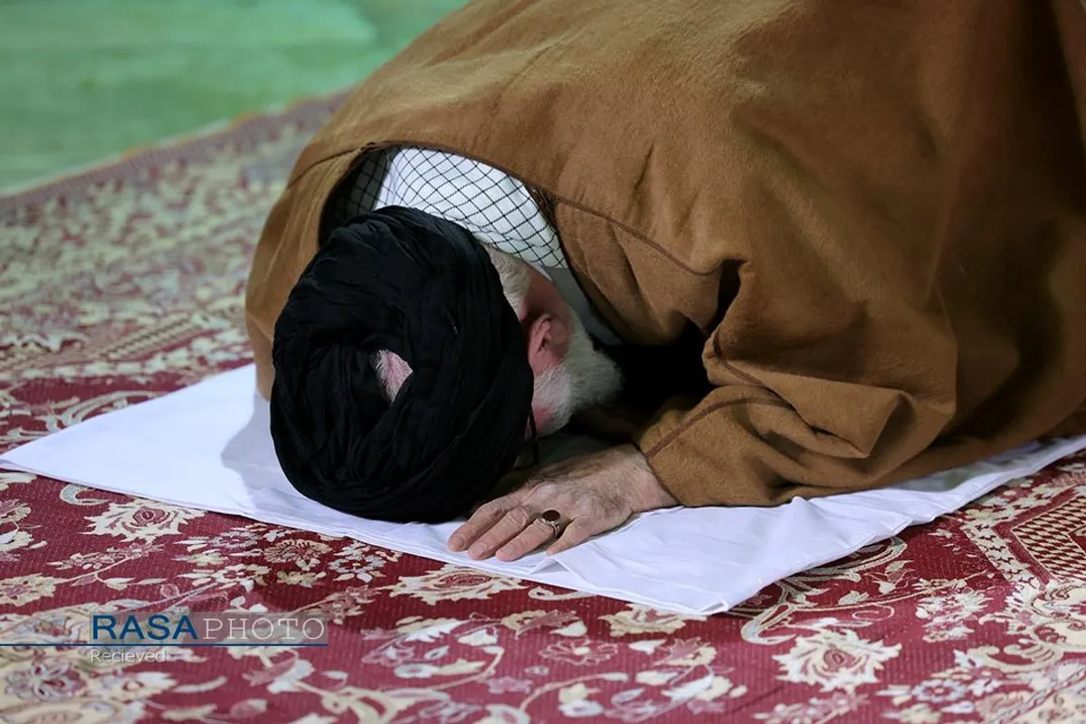 حضور مقام معظم رهبری در مرقد مطهر امام راحل (ره) و گلزار شهدای بهشت زهرا (سلام&zwnj;الله&zwnj;علیها)
