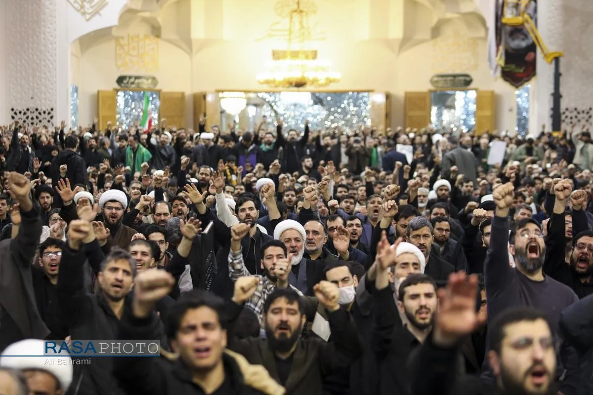تجمع مردم قم در پی اعلام خبر شهادت رهبر معظم انقلاب