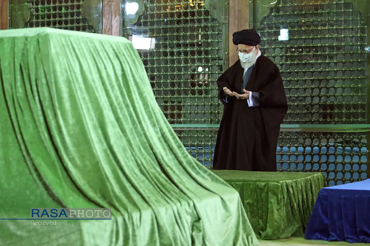 حضور مقام معظم رهبری در مرقد امام راحل (ره) و گلزار شهدای بهشت زهرا(س)