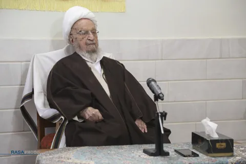 بزرگداشت عالمان، الگوسازی برای نسل جوان است