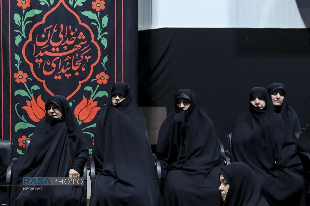 اولین شب مراسم عزاداری ماه محرم در جوار محل عروج ملکوتی امام شهید انقلاب