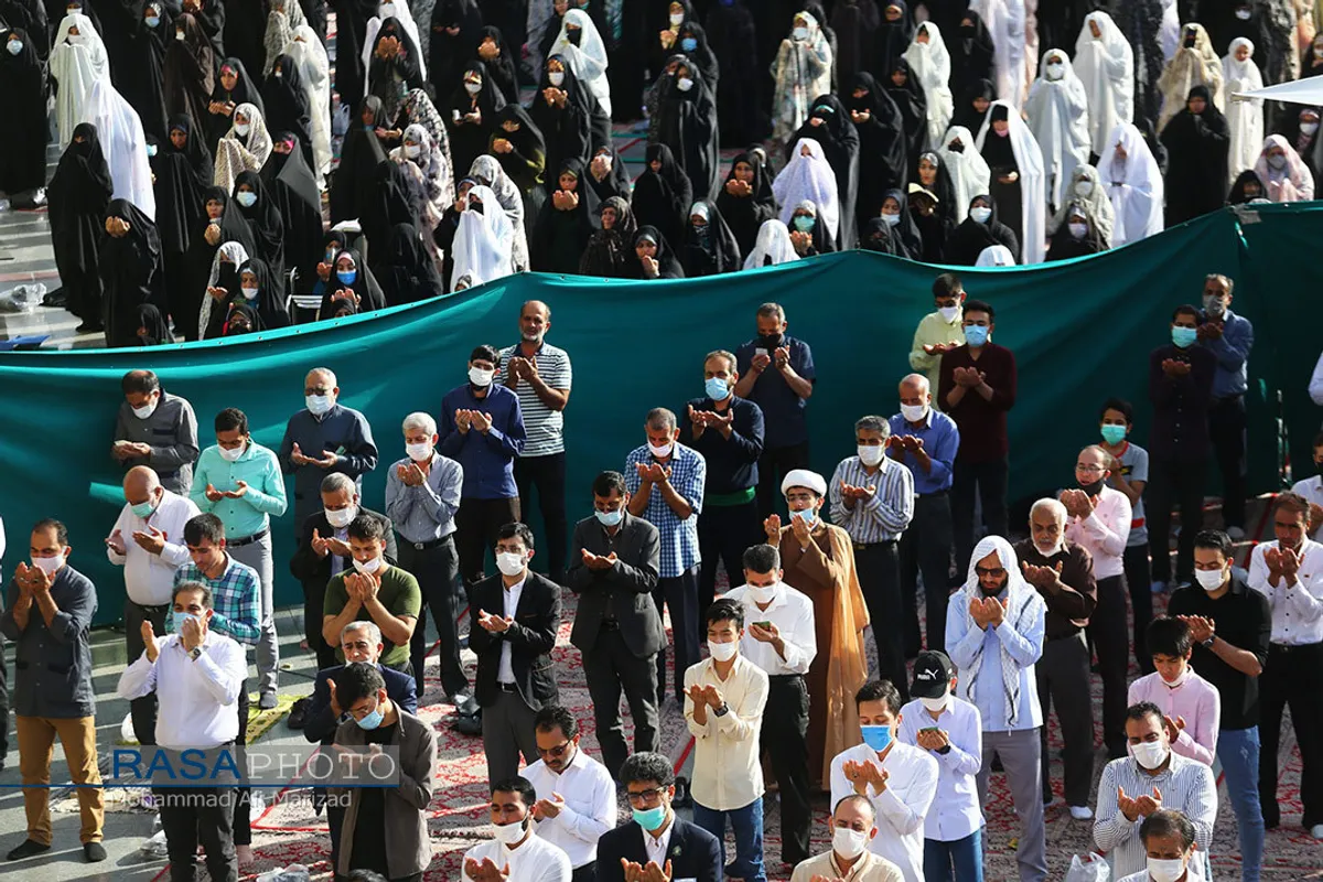 نماز عید سعید فطر در قم به امامت آیت الله سعیدی در حرم مطهر حضرت معصومه (س)