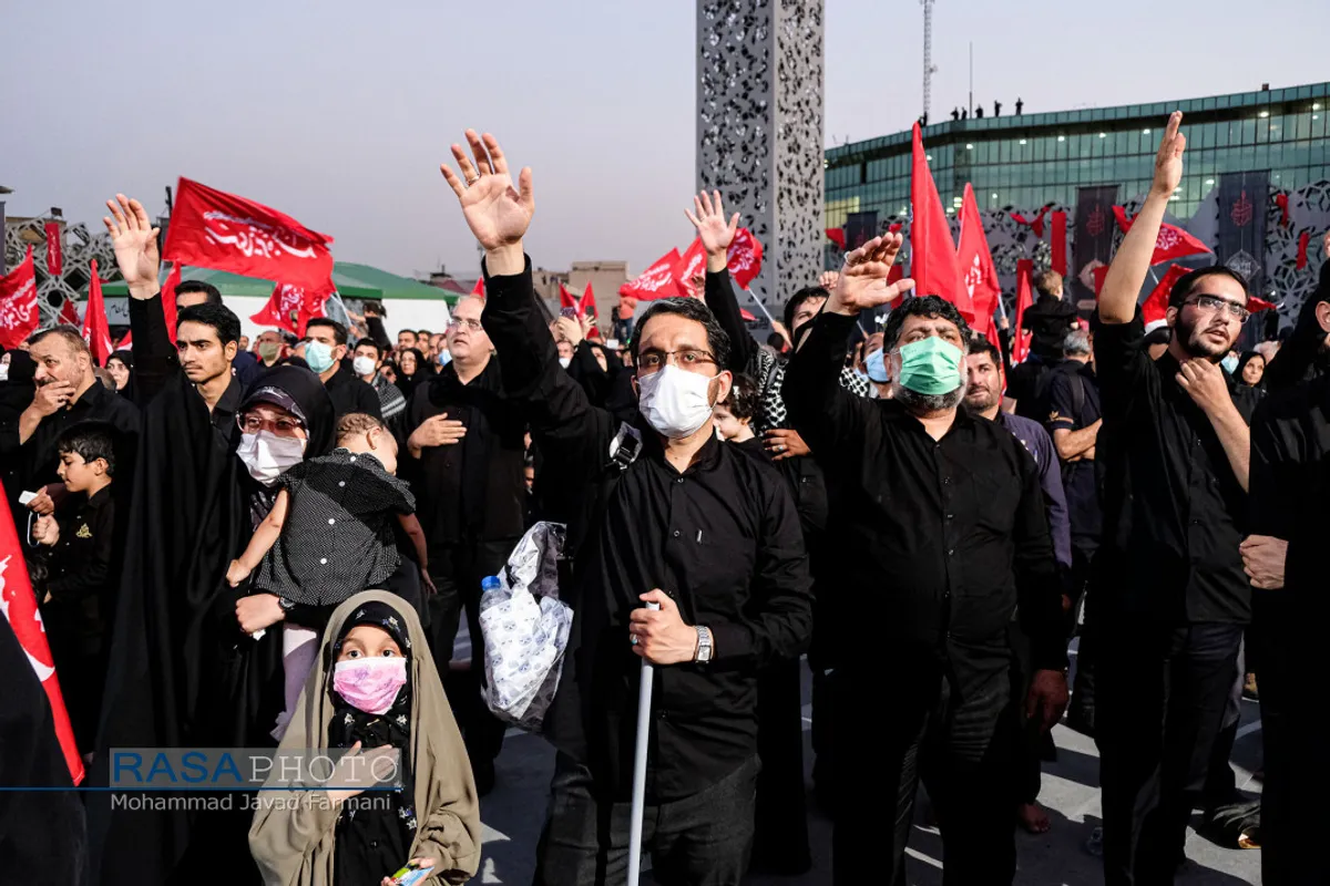 وداع با پیکر شهدا مدافع حرم در میدان امام حسین (ع) تهران