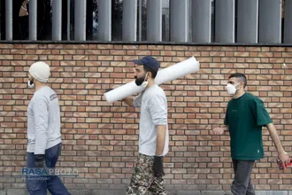 فعالیت جهادی طلاب در منازل آسیب&zwnj;دیده تهران در سومین جنگ تحمیلی