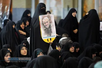 اجتماع جوانان ۱۲۰ ملیت جهان در پاسداشت شهید سپهبد سلیمانی در قم