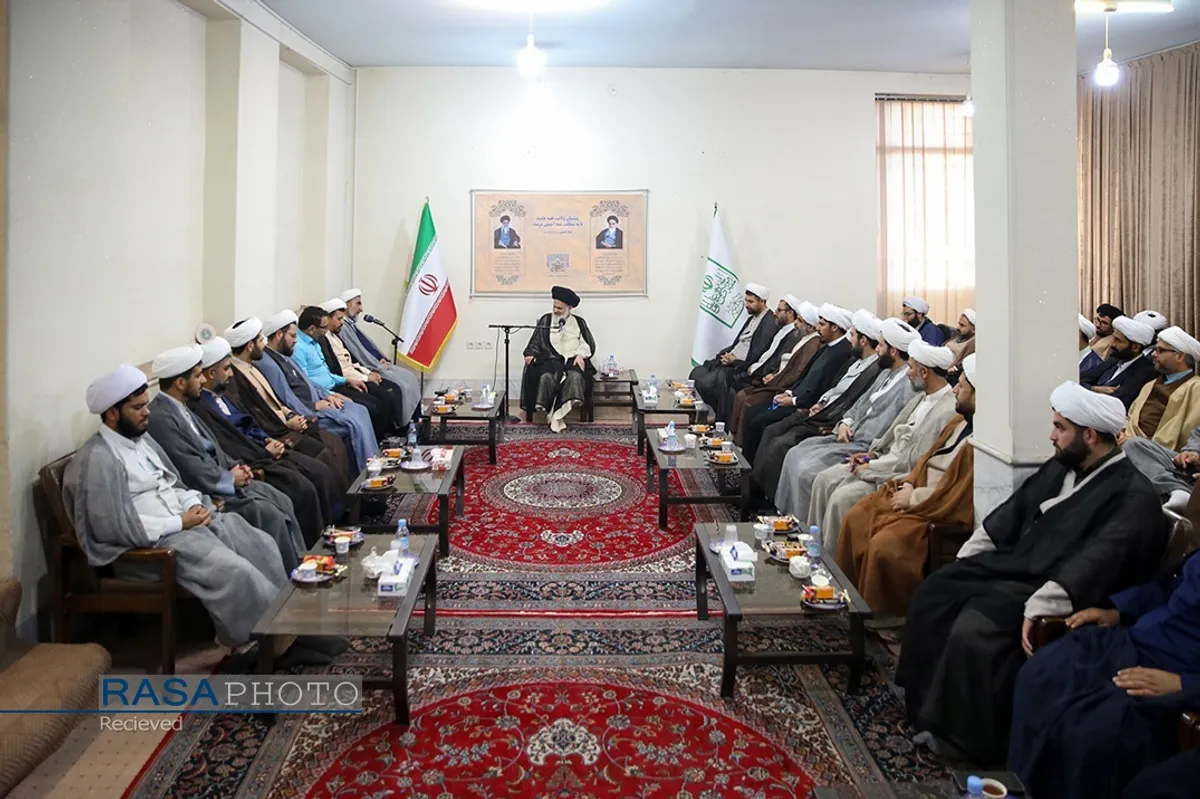 دیدار نمایندگان ولی فقیه در نیروی دریایی سپاه با آیت الله حسینی بوشهری