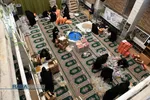 بسته بندی مواد غذایی برای نیازمندان توسط بانوان طلبه غیر ایرانی