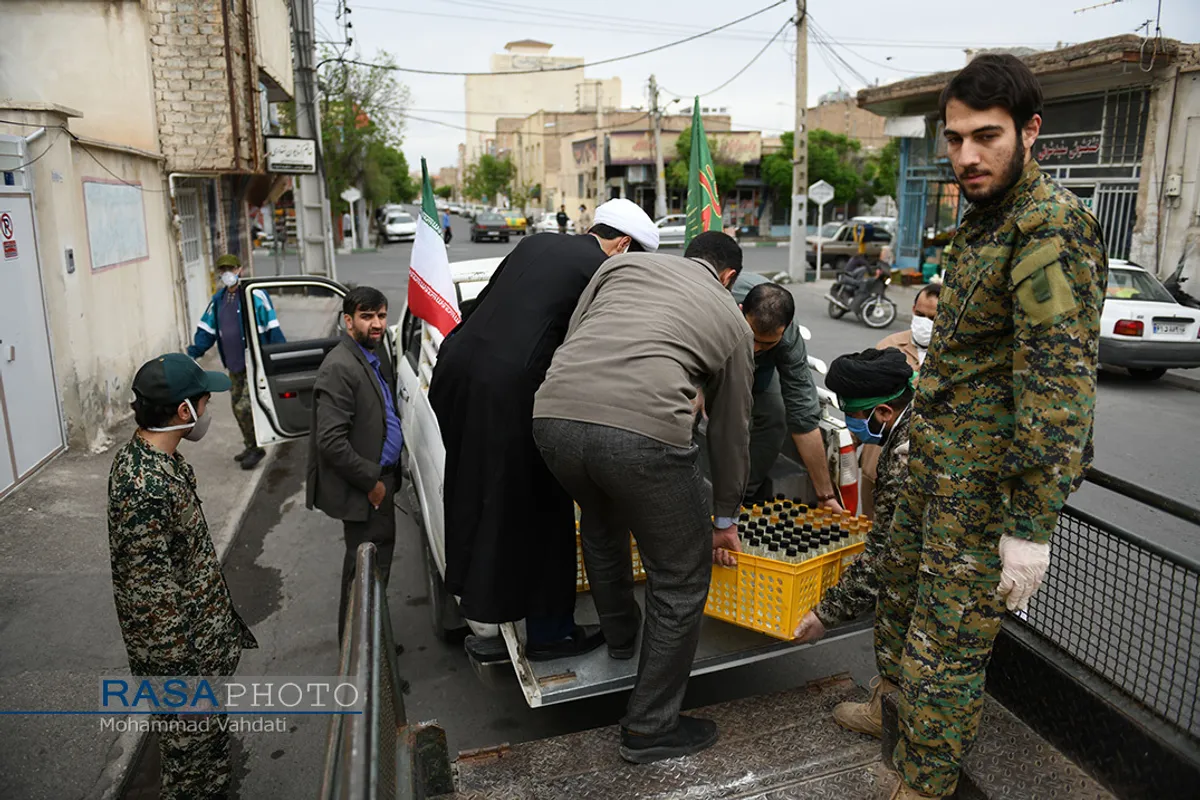 ضدعفونی معابر و توزیع اقلام بهداشتی توسط طلاب و جوانان غیر ایرانی شباب المقاومه
