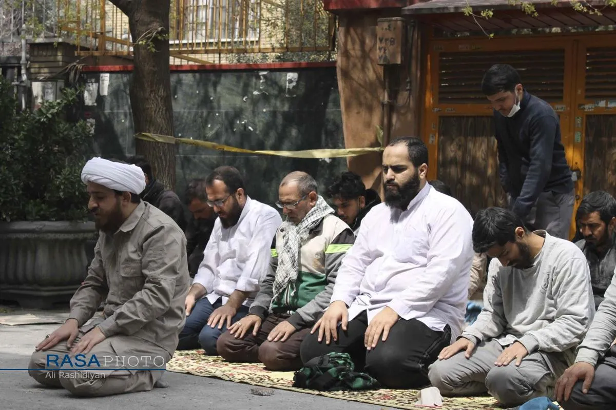 فعالیت جهادی طلاب در منازل آسیب&zwnj;دیده تهران در سومین جنگ تحمیلی