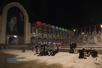 حال و هوای مصلی تهران ساعتی پیش از ورود پیکر مطهر رهبر شهید انقلاب