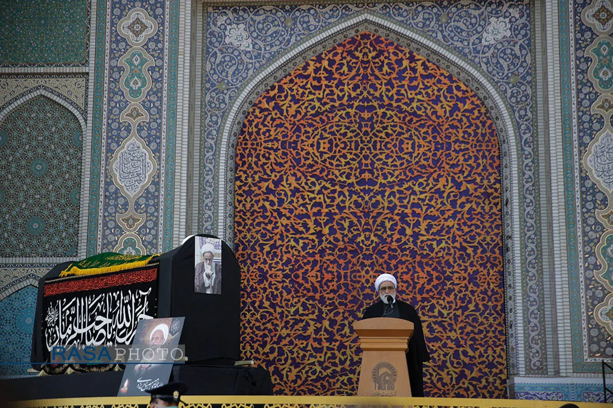 تشییع پیکر علامه آیت&zwnj;الله محمدتقی مصباح یزدی در حرم امام رضا (علیه السلام)