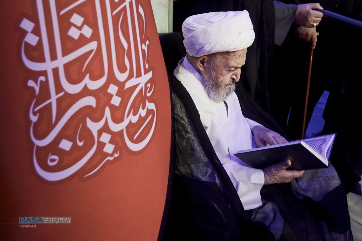 تشرف حضرت آیت&zwnj;الله جعفر سبحانی به حرم مطهر رضوی
