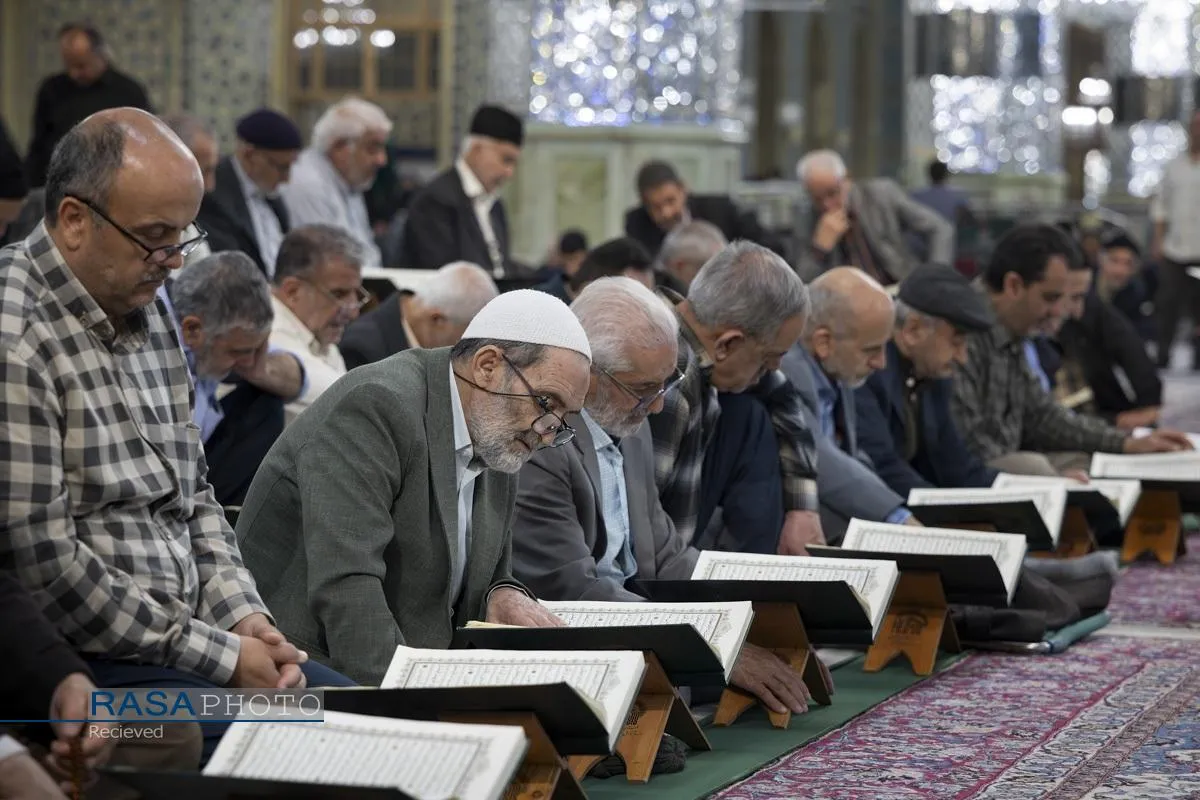 ترتیل خوانی قرآن کریم در حرم مطهر رضوی