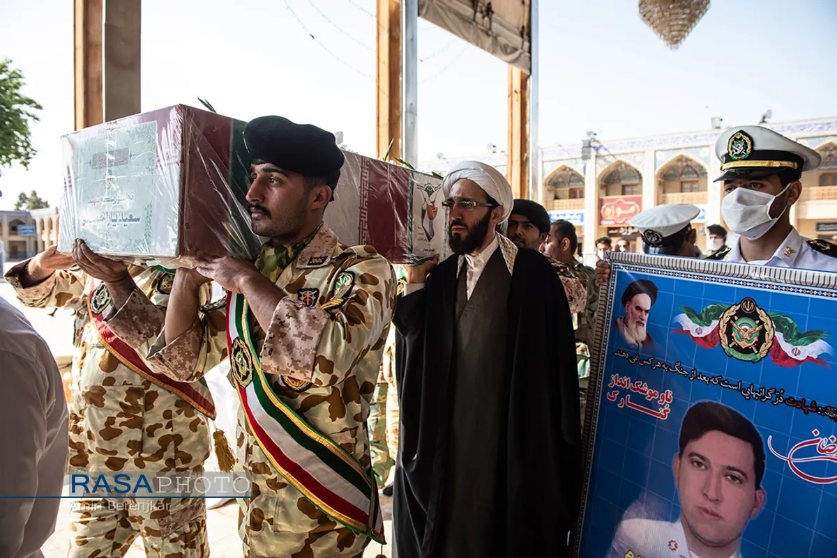 تشییع پیکر پاک ۴ شهید ناوچه کنارک در شیراز&lrm;