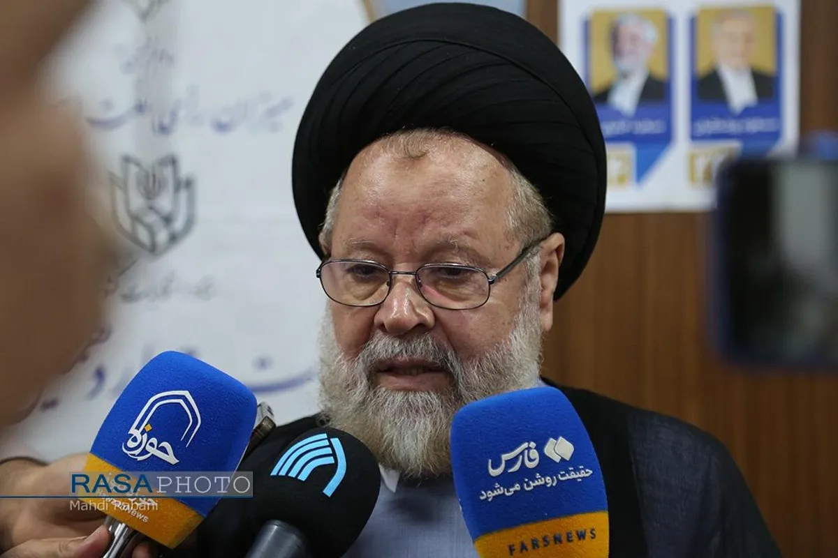 حضور آیت الله حسینی قزوینی در پای صندوق رای دومین دوره چهاردهمین انتخابات ریاست جمهوری