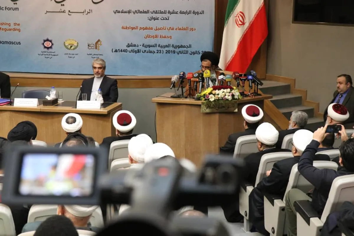 با سخنرانی نماینده مقام معظم رهبری در سوریه، چهاردهمین نشست علمای جهان اسلام با عنوان &laquo;نقش علما&zwnj; در اصالت بخشی مفهوم وطن و حفظ وطن&raquo; در دمشق آغاز شد.