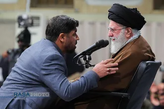 دیدار جمعی از خانواده&zwnj;های شهدای مدافع حرم و مقاومت در پنجمین سالگرد شهید سلیمانی با رهبر انقلاب