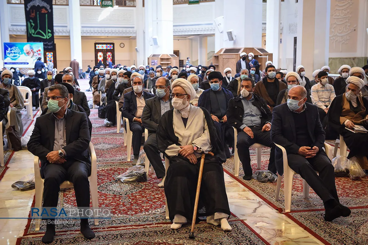 مراسم ارتحال آیت الله مصباح یزدی در حرم مطهر احمد بن موسی (ع) در شیراز&lrm;