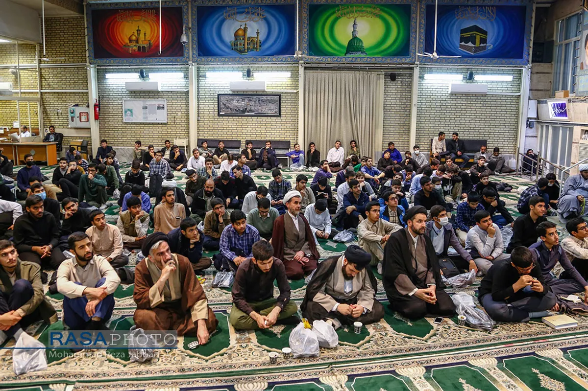 گرامیداشت شهدای امنیت وشهدای حرم شاهچراغ در دفتر قم مقام معظم رهبری