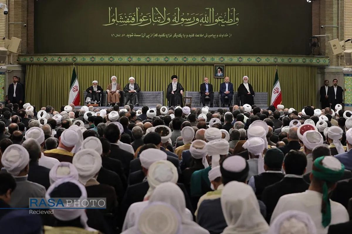 دیدار مسئولان نظام، سفرای کشور&zwnj;های اسلامی و میهمانان کنفرانس وحدت با رهبر انقلاب