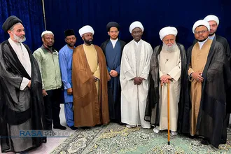 جشن عمامه&zwnj;گذاری تعدادی از طلاب حوزه علمیه قم با حضور آیت الله کریمی جهرمی