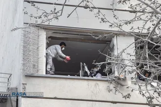 فعالیت جهادی طلاب در منازل آسیب&zwnj;دیده تهران در سومین جنگ تحمیلی