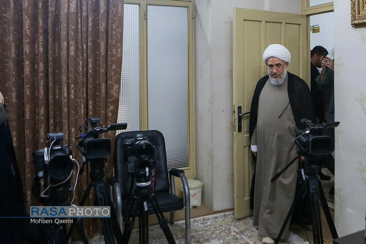 گفتگوی آیت الله اراکی با خبرنگاران