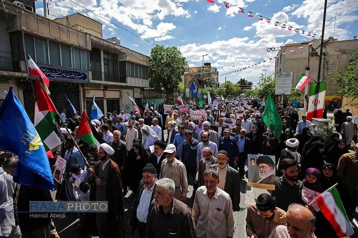 راهپیمایی مردم قم در حمایت از عملیات غرور آفرین وعده صادق