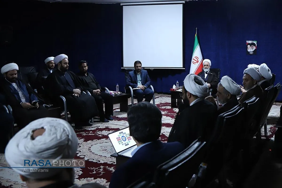 نشست صمیمی اعضای شورای فعالان فضای مجازی