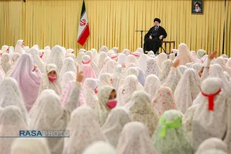 مراسم جشن تکلیف دختران دانش&zwnj;آموز با حضور مقام معظم رهبری