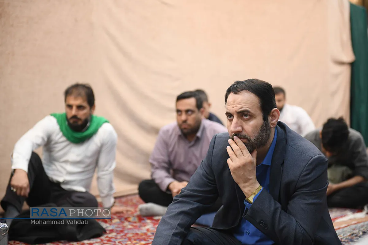 مناجات خوانی شب&zwnj;های ماه مبارک رمضان در هیئت محبین اهلبیت