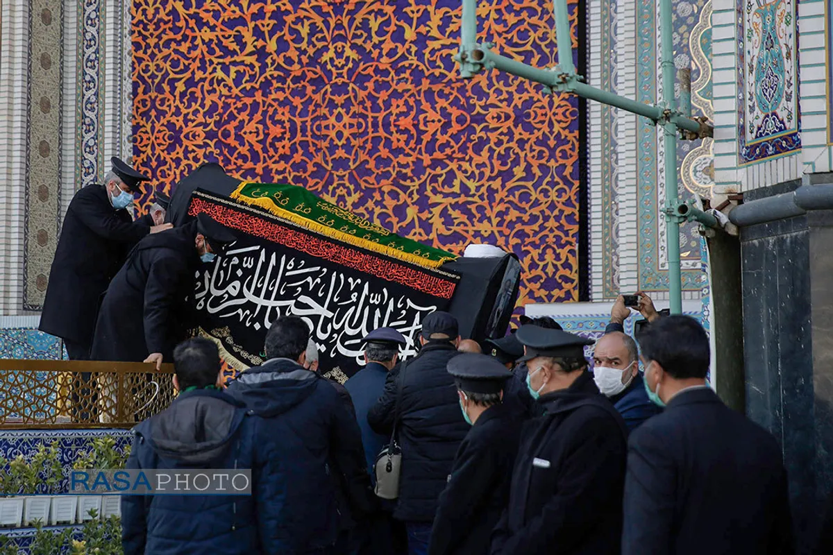 تشییع پیکر علامه آیت&zwnj;الله محمدتقی مصباح یزدی در حرم امام رضا (علیه السلام)