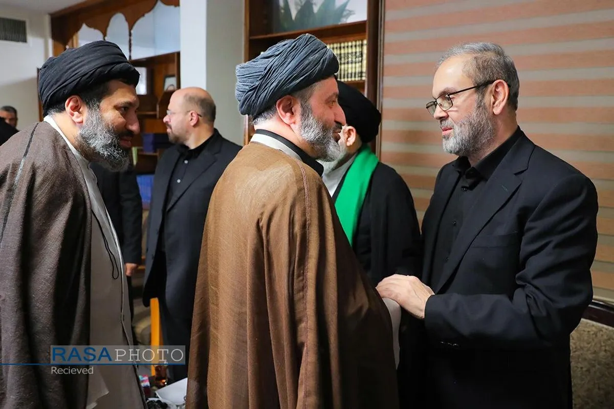 حضور جمعی از فرزندان رهبر انقلاب در دفتر حزب&zwnj;الله در تهران به منظور ابلاغ پیام ایشان