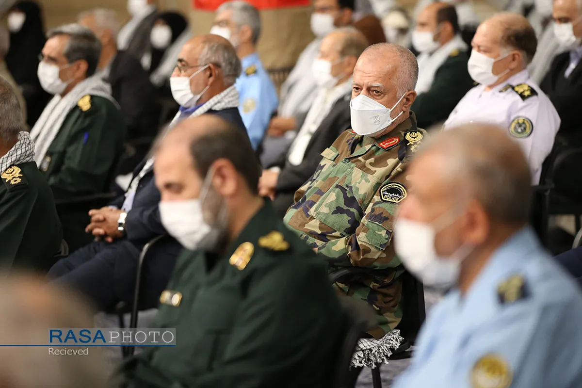 دیدار جمعی از پیشکسوتان و فرماندهان دفاع مقدس با فرمانده کل قوا