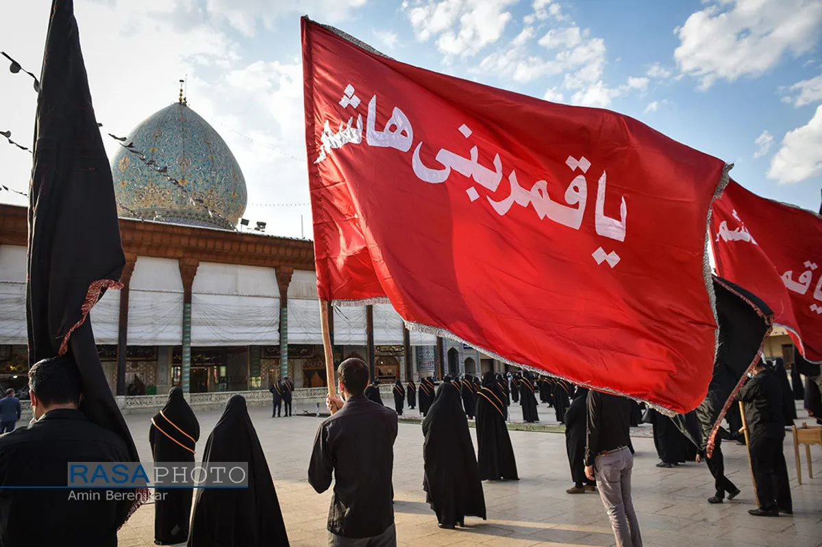 آیین تعویض پرچم حرم حضرت احمد بن موسی الکاظم در شیراز