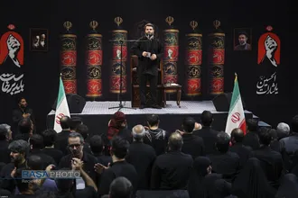 مراسم عزاداری شب تاسوعا در جوار محل شهادت رهبر شهید انقلاب اسلامی