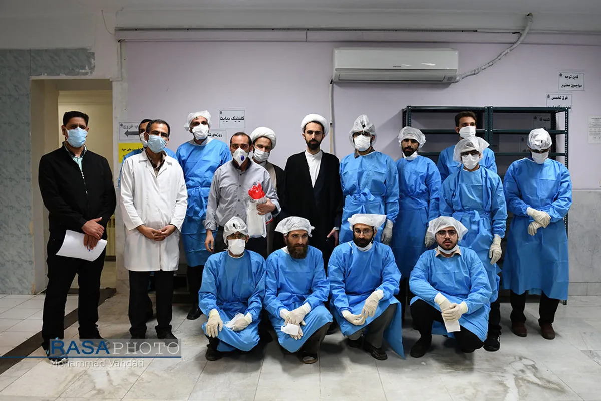 تقدیر جمعی از طلاب از پزشکان و پرستاران فعال در درمان بیماران مبتلا به کرونا