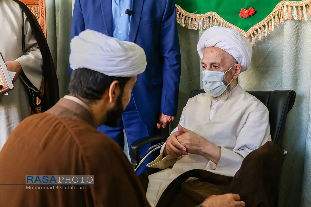 جشن عمامه&zwnj;گذاری طلاب توسط حضرت آیت الله سبحانی