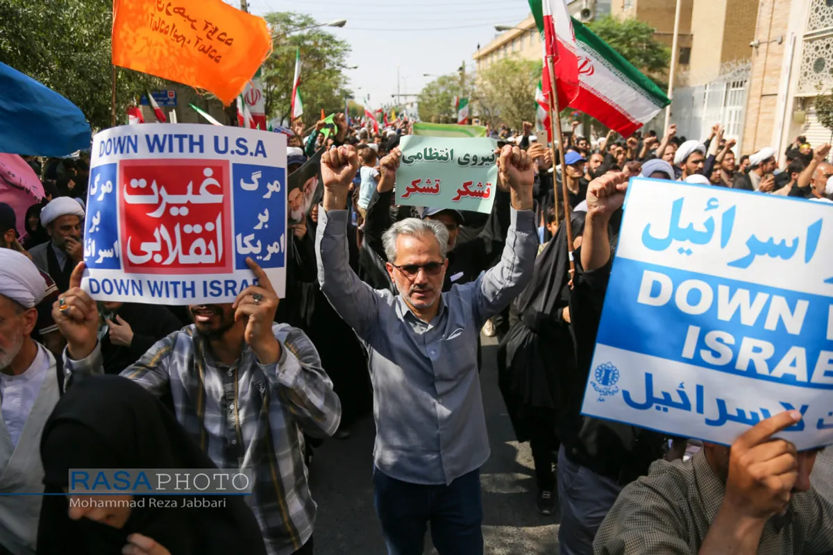 راهپیمایی مردم انقلابی قم علیه اغتشاشگران