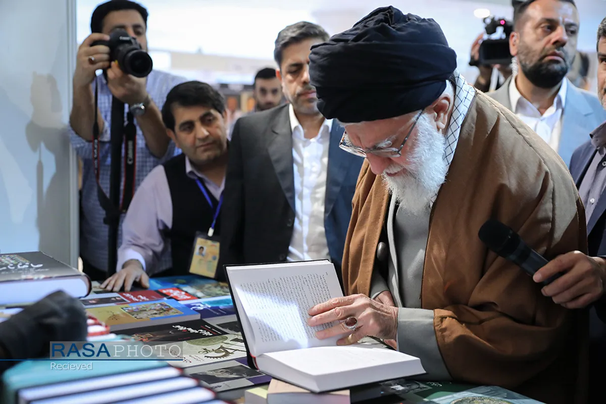 بازدید مقام معظم رهبری از سی و&zwnj;&zwnj; دومین نمایشگاه بین&zwnj;المللی کتاب تهران