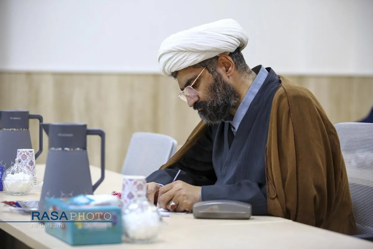 نشست هم&zwnj;اندیشی به مناسبت پیام آیت&zwnj;الله&zwnj;العظمی خامنه&zwnj;ای به همایش صدسالگی حوزه و روز جهانی ارتباطات