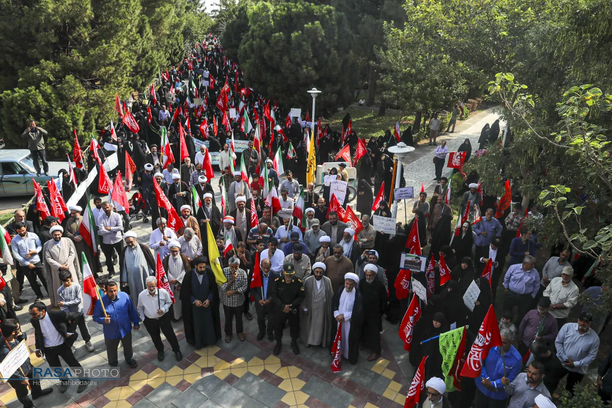 زنجیره انسانی مدافعان حجاب وعفاف