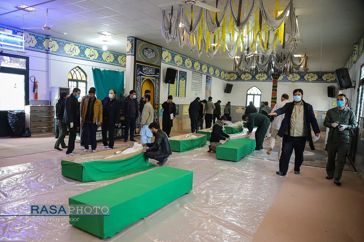 وداع و تشیع پیکر ۱۲ شهید مدافع حرم در قم&lrm;