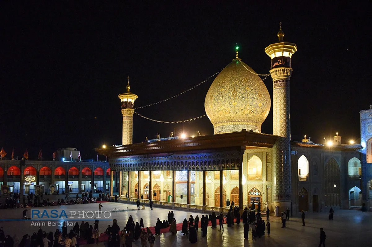آیین لاله گردانی شب شام غریبان شهادت امام رضا(ع) در شیراز&lrm;