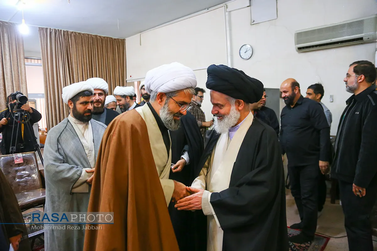 دیدار معاون فرهنگی اوقاف با آیت الله حسینی بوشهری&lrm;&lrm;