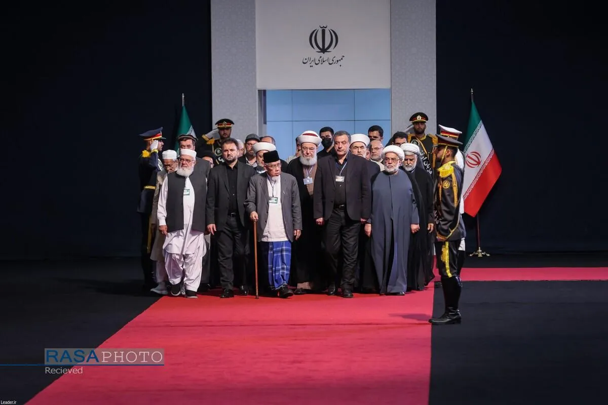 مراسم ادای احترام به پیکر مطهر رهبر شهید انقلاب اسلامی
