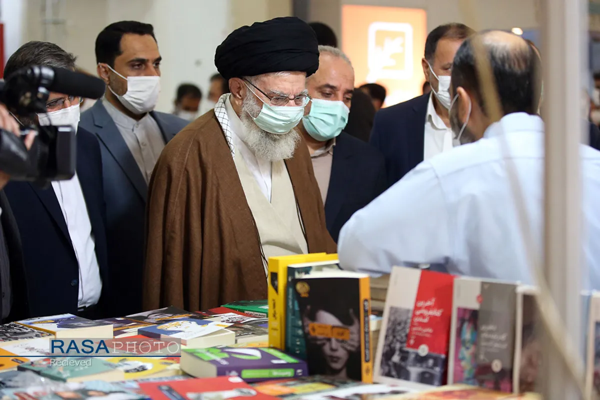 بازدید مقام معظم رهبری از سی و&zwnj;&zwnj; چهارمین نمایشگاه بین&zwnj;المللی کتاب تهران