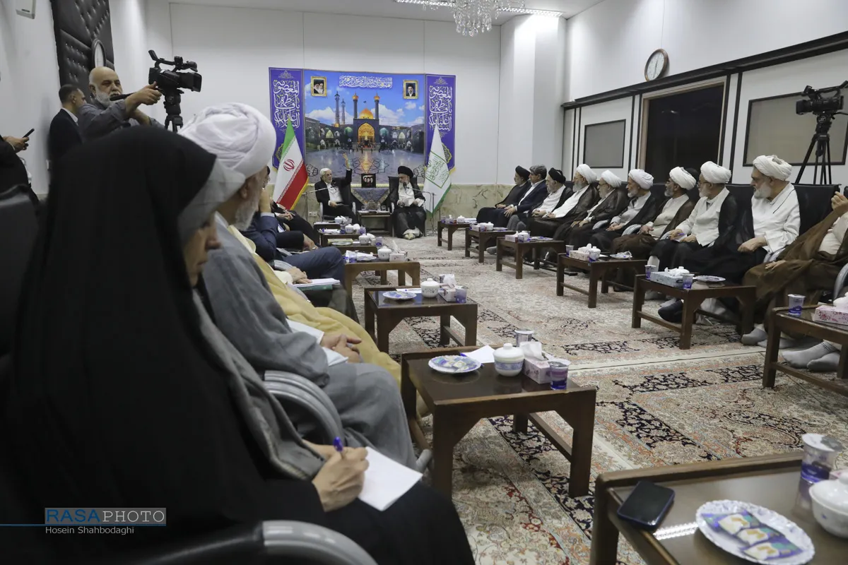 دیدار عارف معاون اول رئیس جمهور با اعضای جامعه مدرسین
