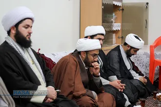 دیدار و تکریم خانواده شهدا با حضور جمعی از طلاب در بیرجند&lrm;